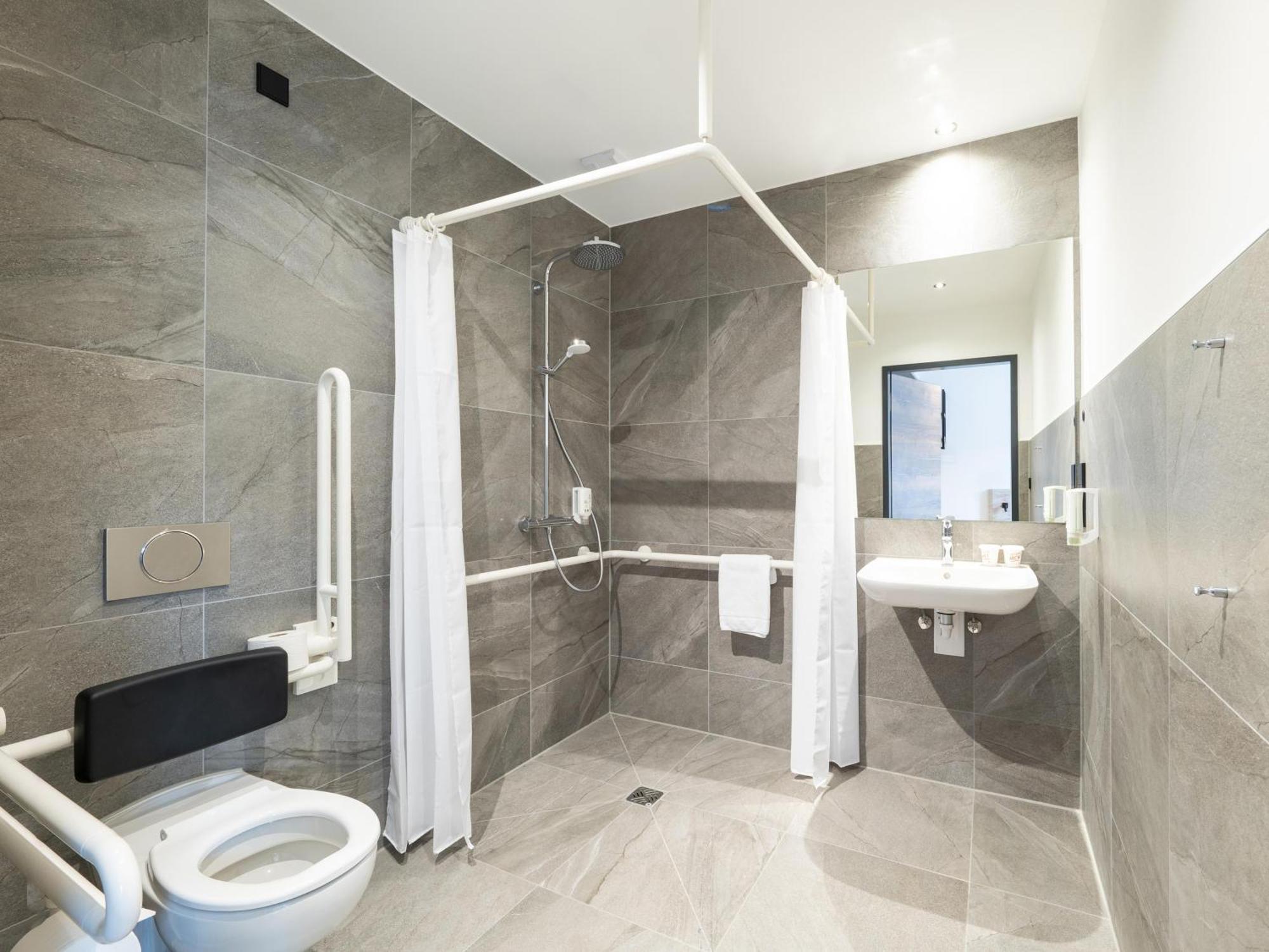 B&B Hotel Albstadt-Hbf Экстерьер фото